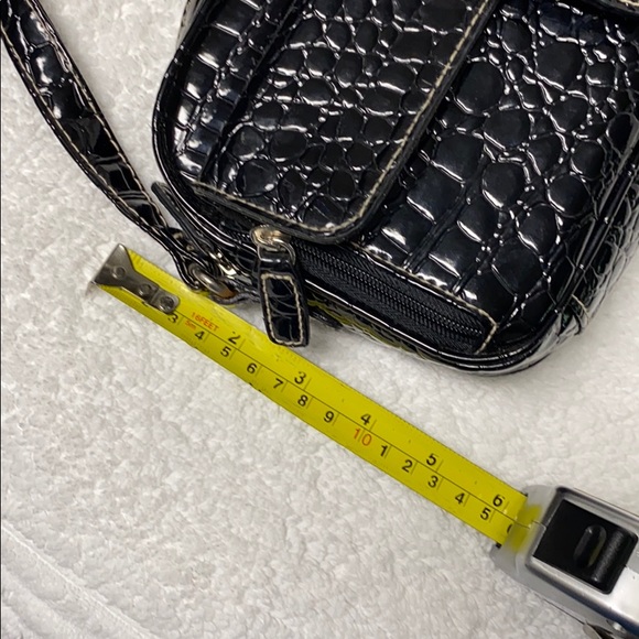 Cute black roomy cross body faux alligator vinyl - Picture 7 of 9